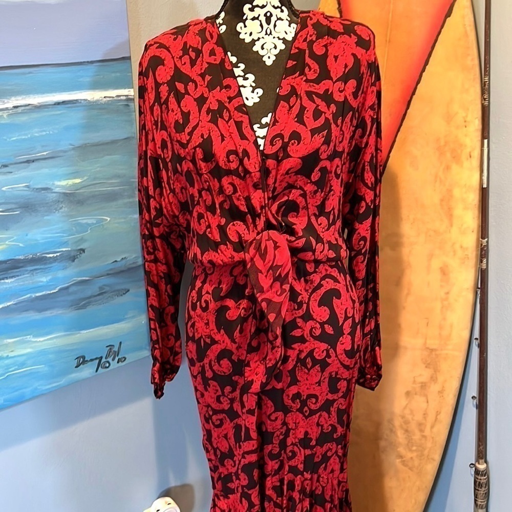 VTG, Barbara Barbara, Gorgeous Tie-Front w/Clasp V-Neck, Twirl-Able Bottom! 10